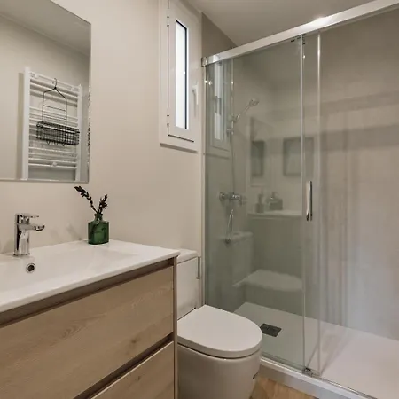 Balat - 2 Bedrooms And Terrace In Eixample Dreta